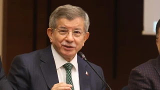 Feshedilen Gelecek Partisi'nin Genel Başkanı ve eski Başbakan Ahmet Davutoğlu hakkında Cumhurbaşkanına hakaret suçlamasıyla soruşturma başlatıldı