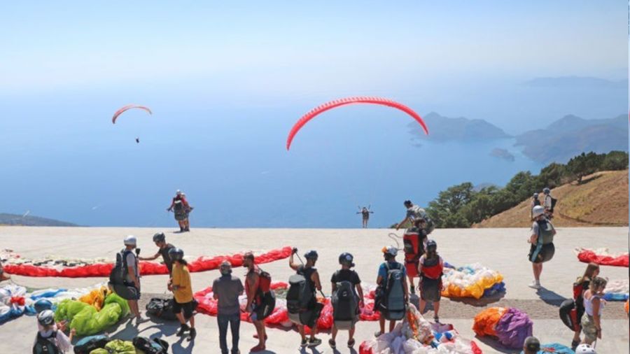 Fethiye, bayram tatilinde yamaç paraşütçülerinin gözdesi oldu