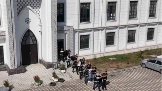 FET'cleri deifre eden isme silahl saldr: 7 tutuklama