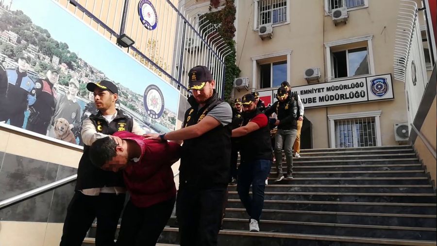 Fidye için kaçırdıkları garsona 10 gün işkence ettiler