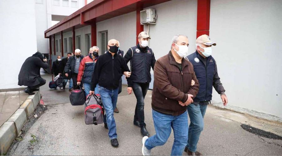 Firari 6 eski polis yakaland�