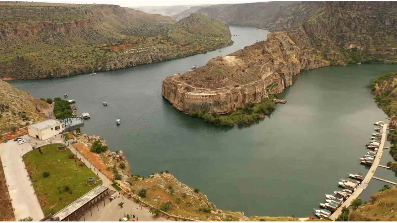 Fırat'ın incisi Rumkale'ye ilgi artıyor