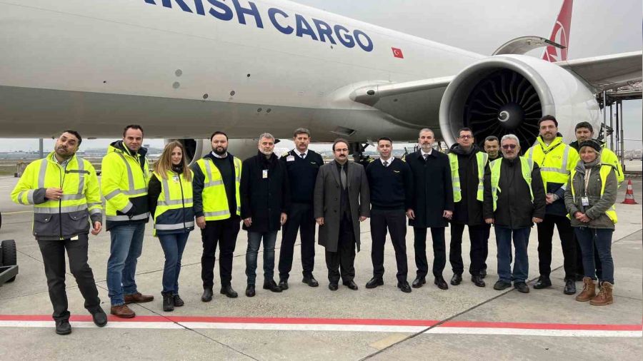 Frankfurt'tan T�rkiye'ye 200 ton acil yard�m malzemesi g�nderildi