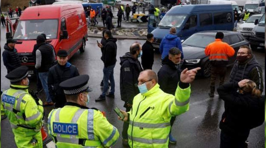 Fransa ile İngiltere arasında kaos yaşanıyor