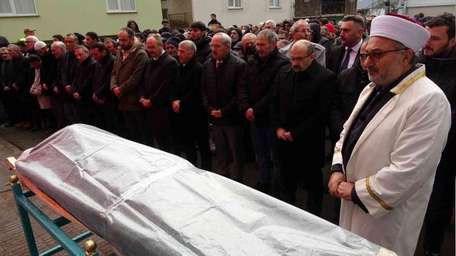 Fransa'da okul çıkışı katledilen Trabzonlu Akın'a son görev