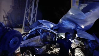 Freni boşalan kamyonet ortalığı savaş alanına çevirdi: 7 yaralı