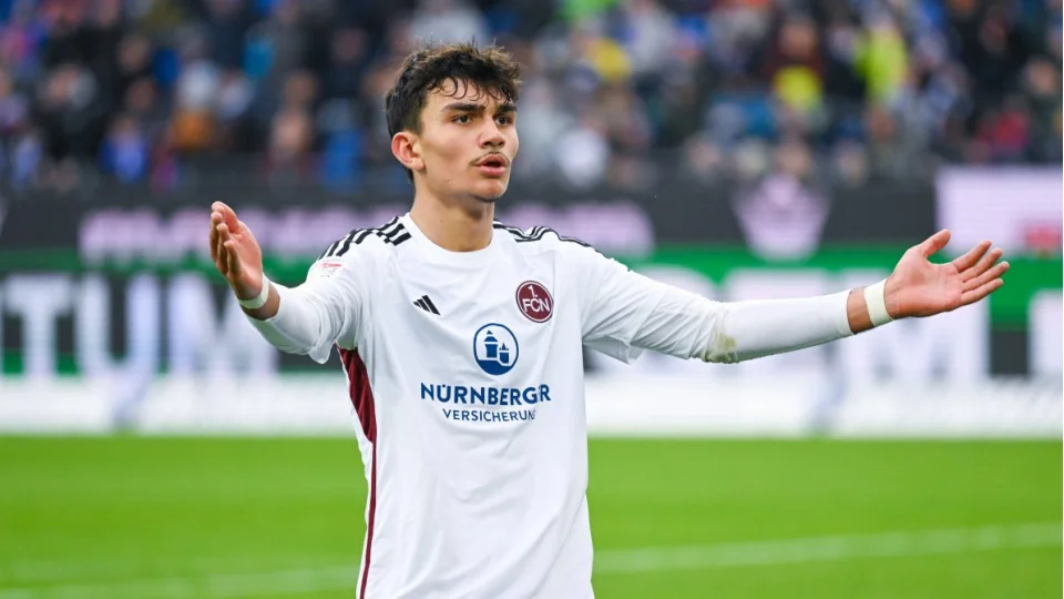 Galatasaray, Frankfurt�un yan�t�n� bekliyor