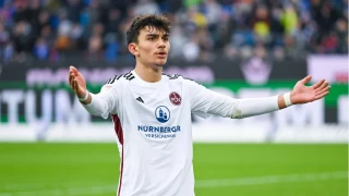 Galatasaray, Frankfurt�un yan�t�n� bekliyor