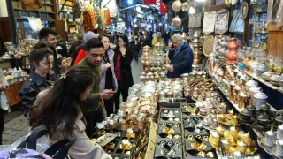 Gaziantep'te Ramazan Bayram� �ncesi bir�ok tarihi �ar��da al��veri� yo�unlu�u ya�an�yor