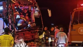 Gaziantep'te yolcu otob�s� t�rla �arp��t�: 2 �l�, 22 yaral�