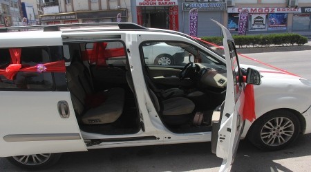 Gelin aracını soydular