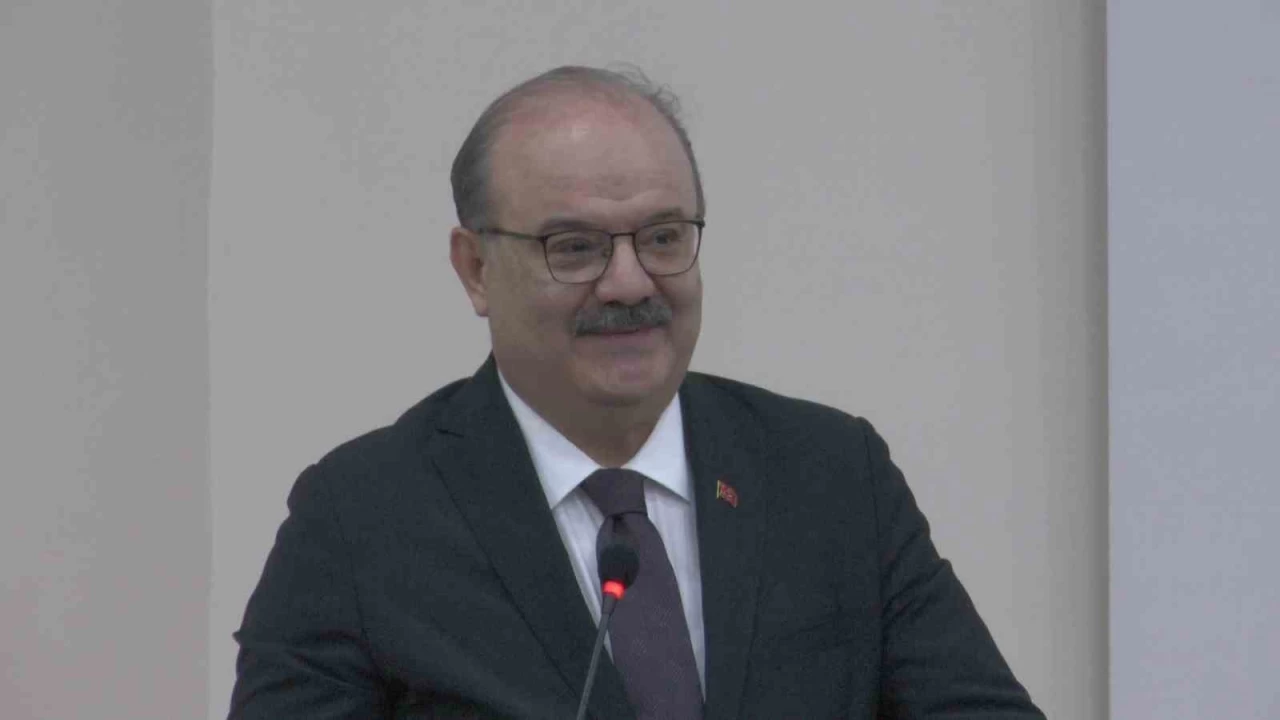 'Gen�ler zorlu bir d�nemin oyuncular� ama b�y�k f�rsatlarla kar�� kar��yalar'