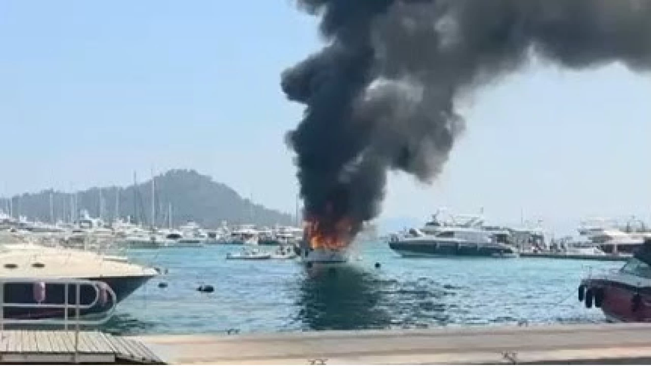 Göcek'te tekne alev alev yandı