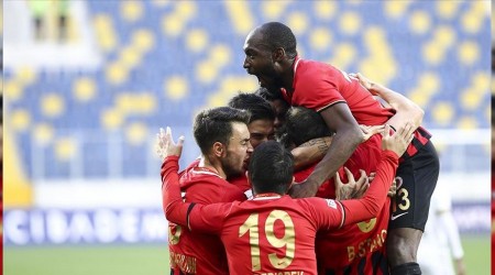 Gol yükünü Stancu ile Sio çekiyor
