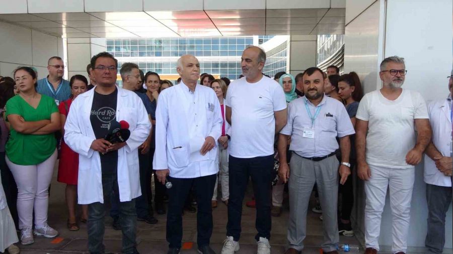 G�revi ba��ndayken silah do�rultulan doktor konu�tu: