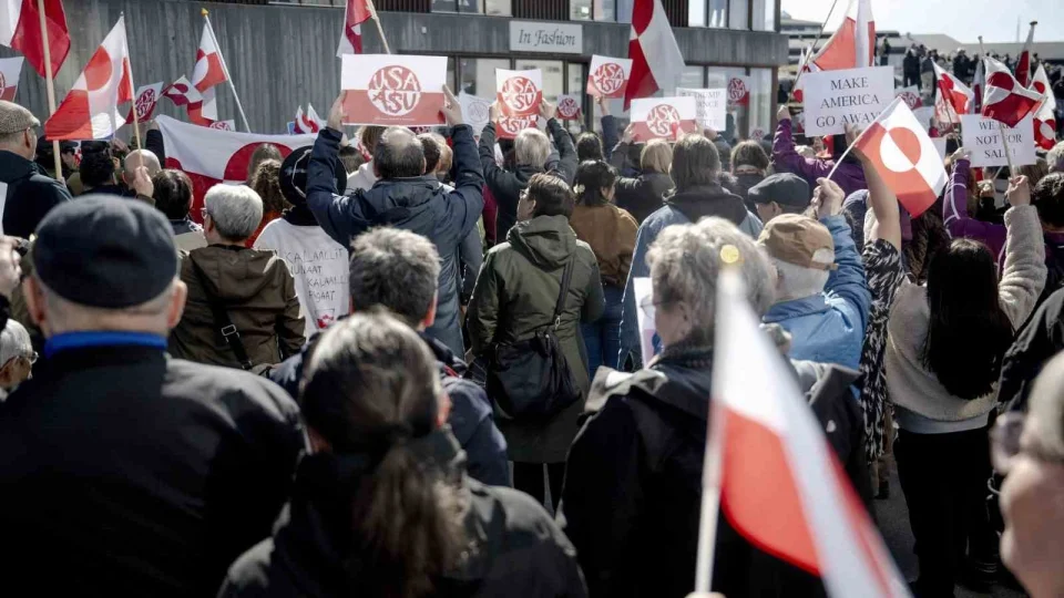 Gr�nland'daki yeni ABD konsoloslu�u �n�nde protesto