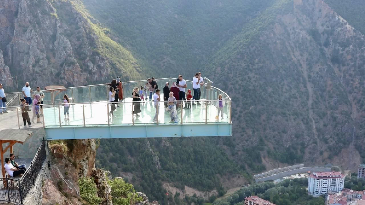 Gümüşhane'nin nefes kesen yüksekliği: Torul Cam Terası!