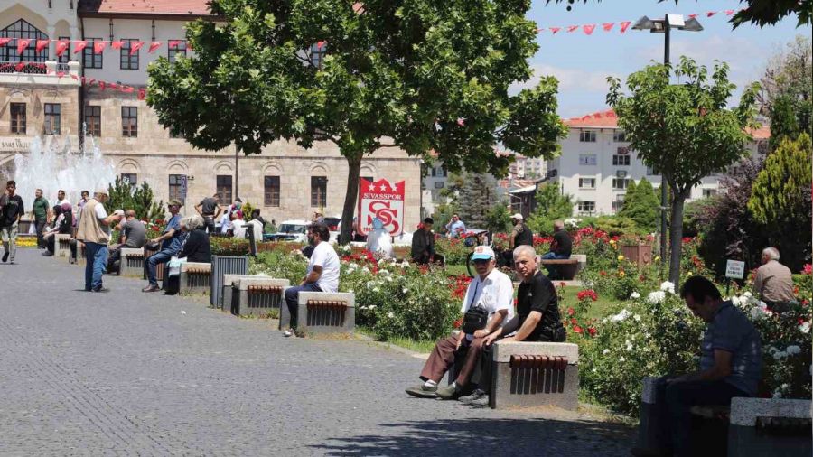 Gündüzleri kavuruyor, geceleri donduruyor