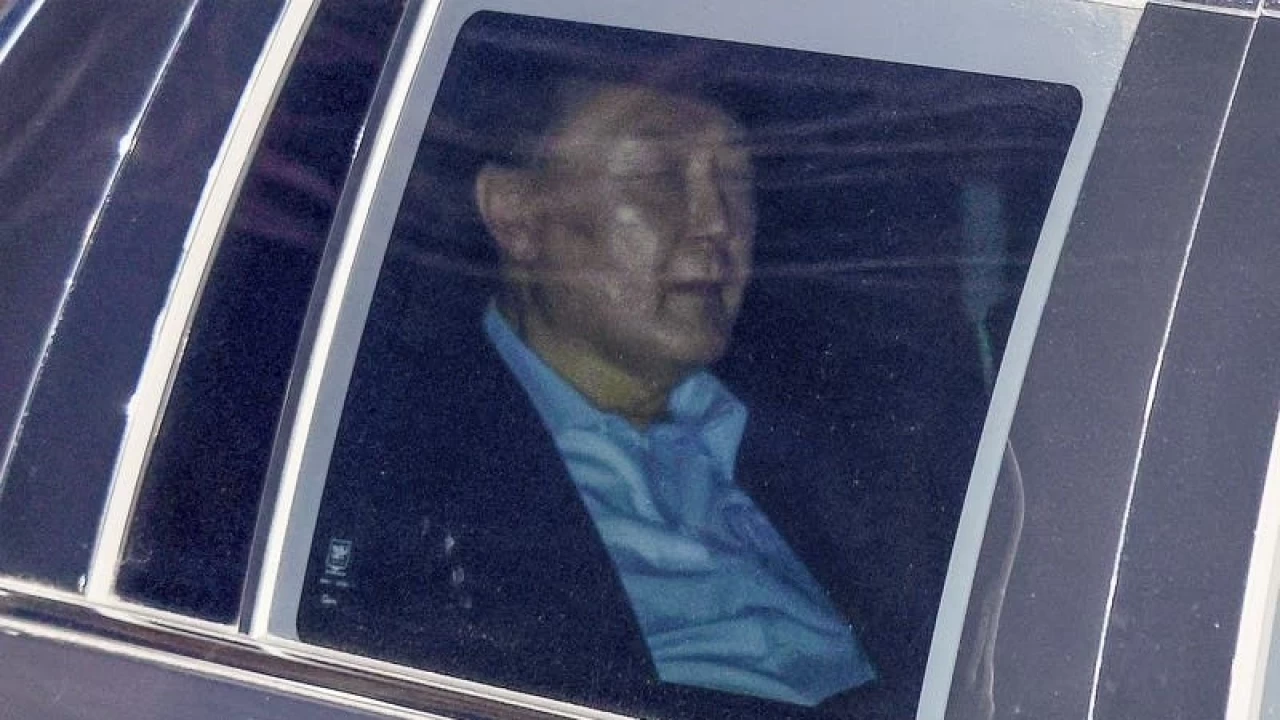 Güney Kore'de devlet başkanlığı görevinden uzaklaştırılan Yoon resmen tutuklandı
