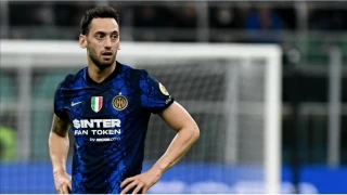 Hakan alhanolu penalt kard nter, Milan'a 1-0 yenildi