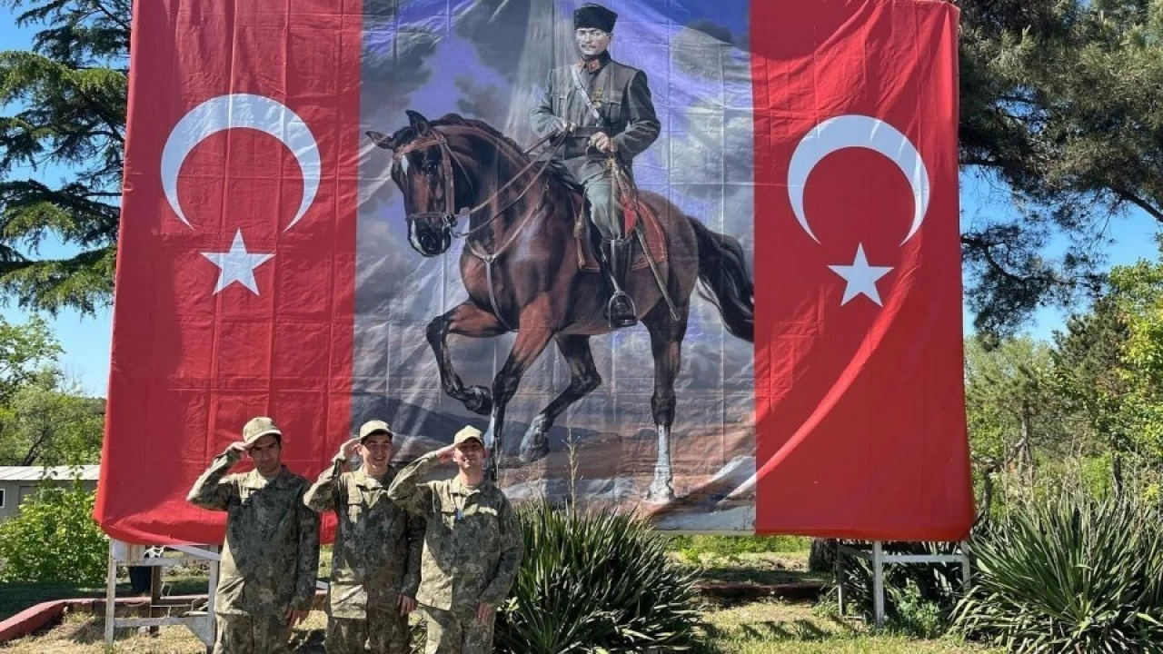 Hasdal Kışlası'nda ilginç askerlik töreni