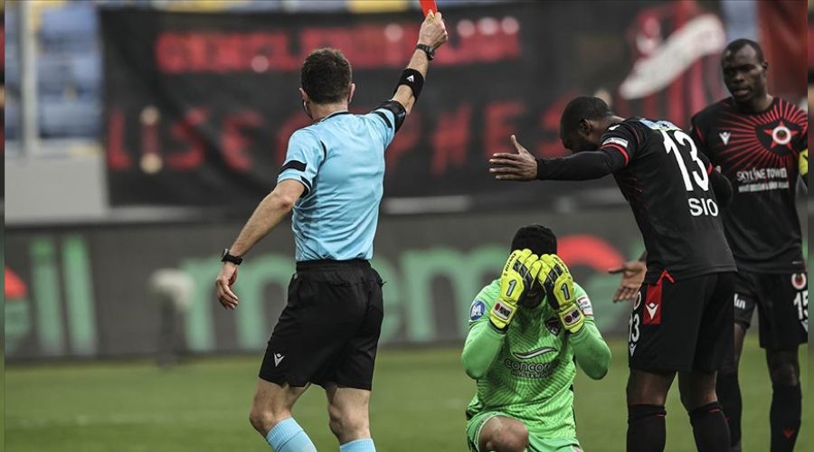 Hatayspor kalecisine ağır ceza
