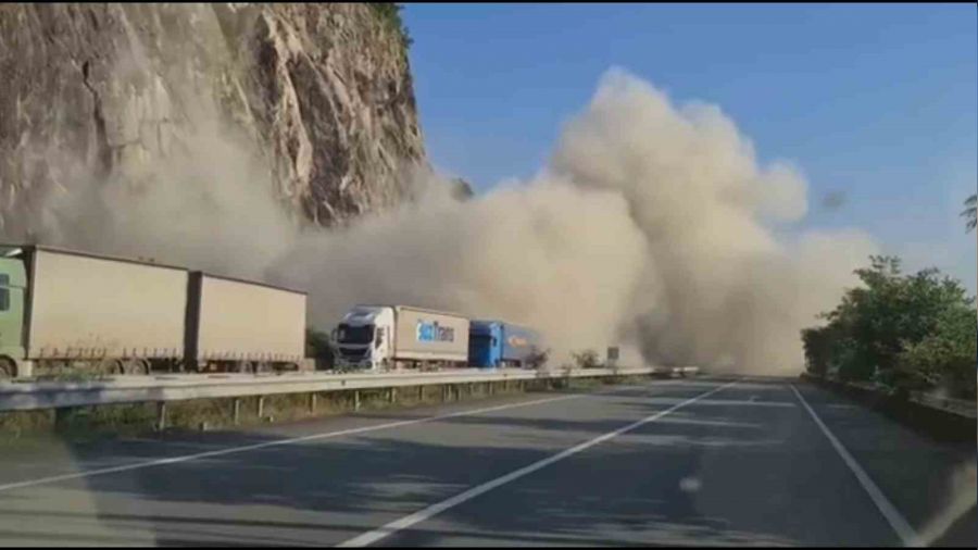 Hopa'da heyelan korkuttu