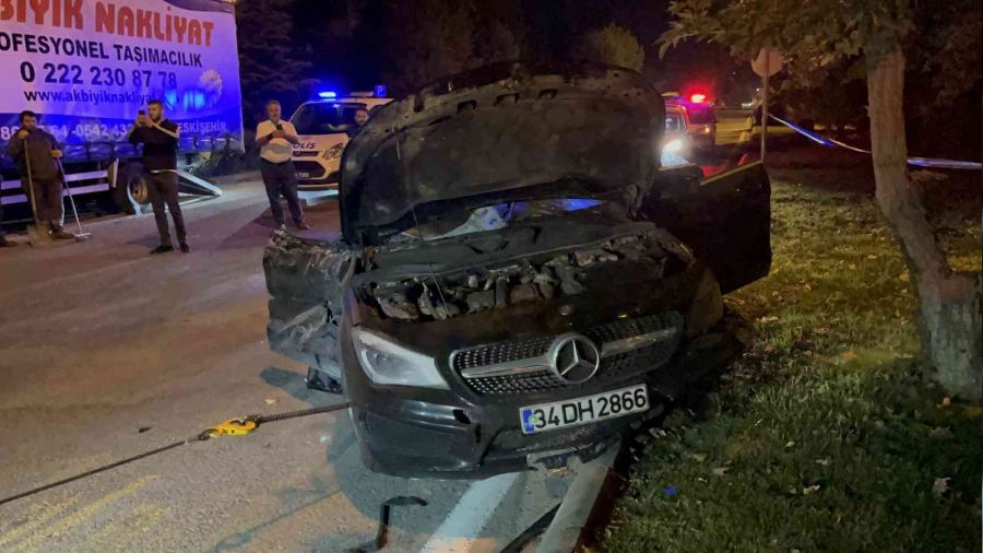 Hurdaya dönen araçta 2'si ağır 5 kişi yaralandı