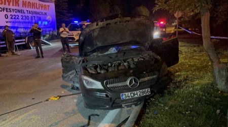 Hurdaya dönen araçta 2'si ağır 5 kişi yaralandı