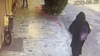 Husumetlisine kezzap atmak için kadın kılığına girmiş