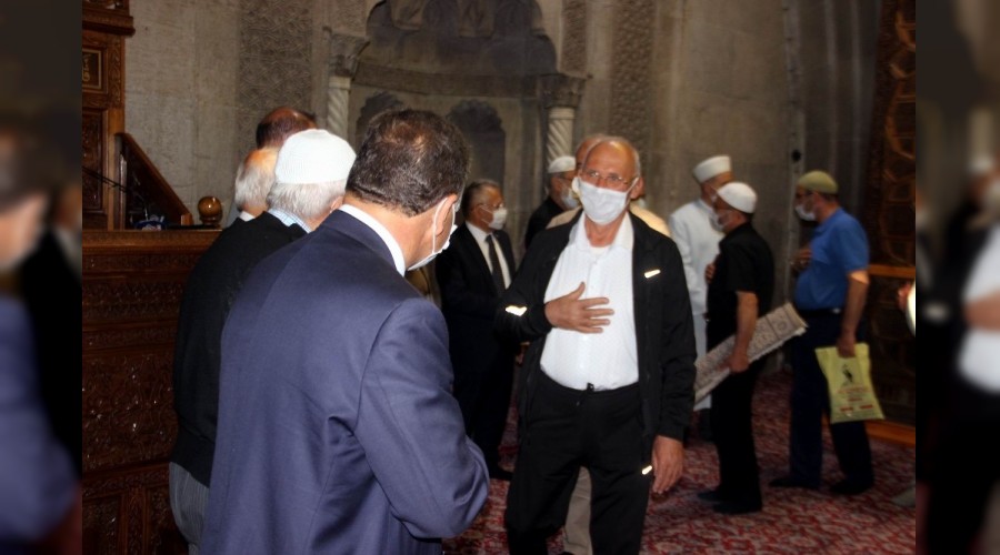İl protokolü bayram namazını birlikte kıldı