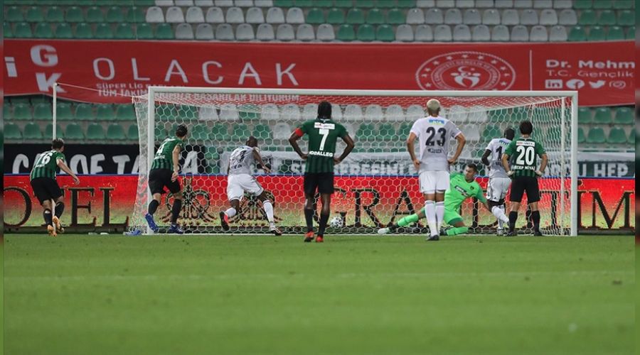İlk yarıya Boupendza ve Larin damgası