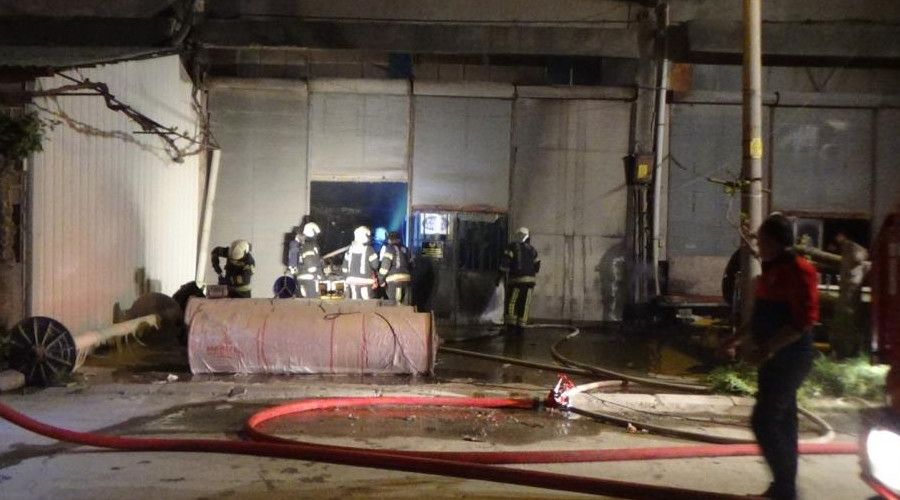 �plik fabrikas� alevlere teslim oldu 