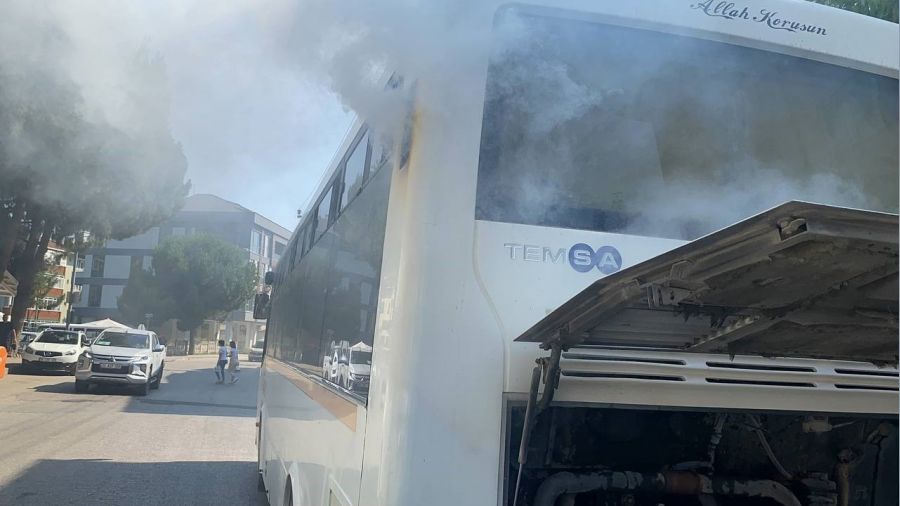 ���iler son durakta indikten sonra servis arac� aniden alev ald�