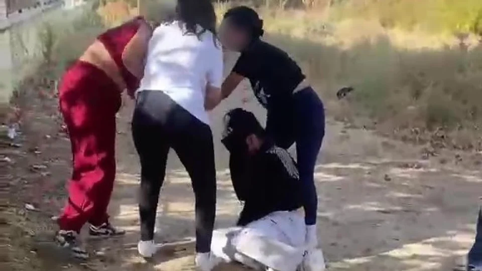 Islad�lar, darp ettiler, sa��ndan tutup s�r�klediler
