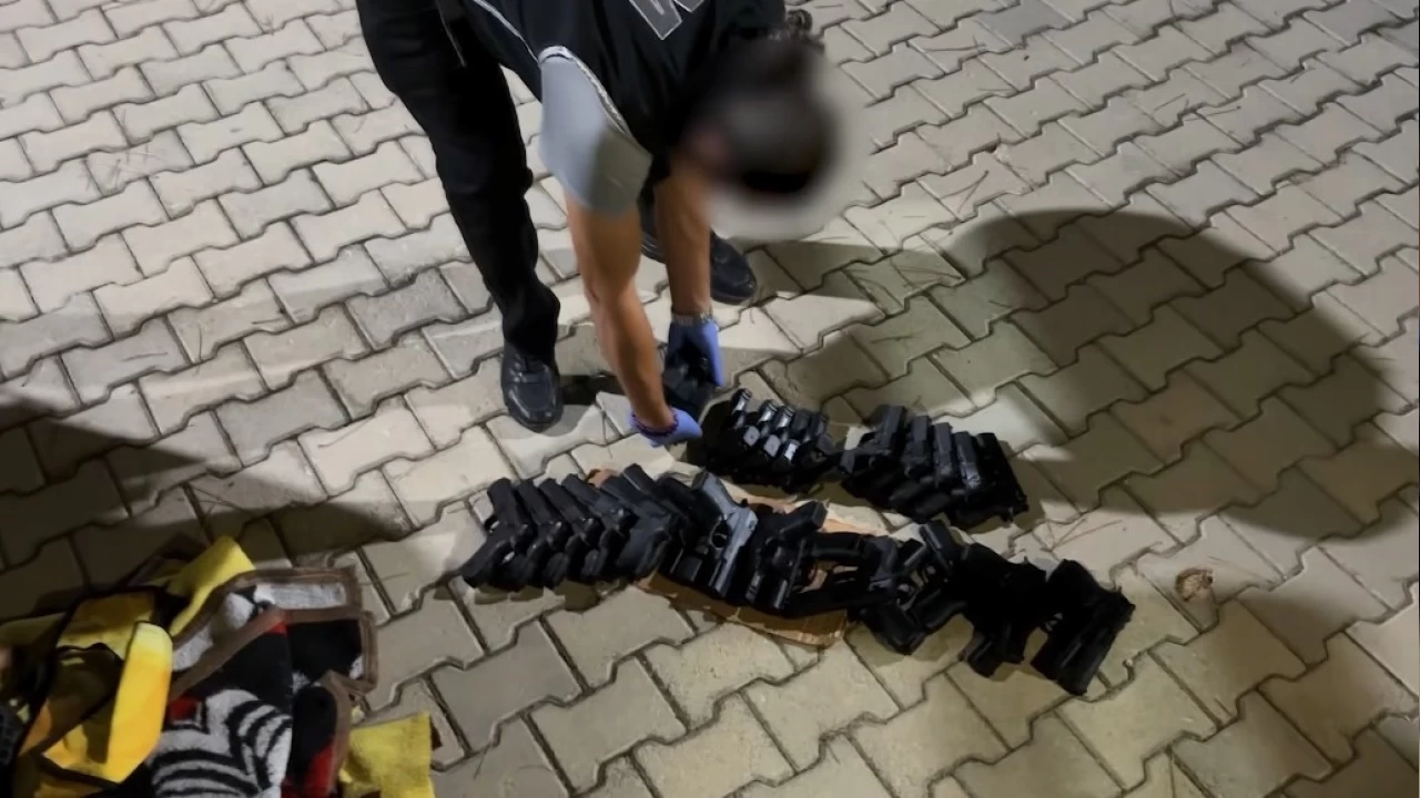 Isparta'da ka�ak 30 adet tabanca ve 30 adet �arj�r ele ge�irildi