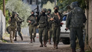 srail askerleri teslim olan Filistinlileri infaz etti