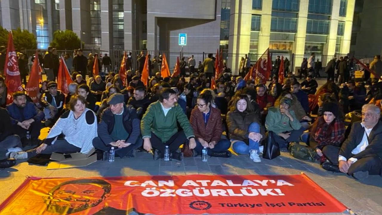�stanbul Barosu, AYM'nin Can Atalay karar�n� uygulamayan mahkeme heyeti hakk�nda su� duyurusunda bulundu