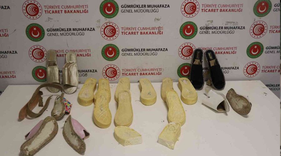 İstanbul Havalimanı'nda kadın terliklerinin içerisine gizlenmiş uyuşturucu ele geçirildi