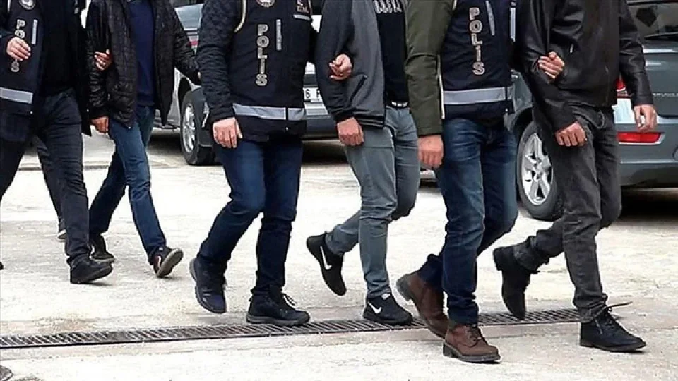 �stanbul merkezli "su� gelirlerinin aklanmas�" operasyonunda 11 zanl� yakaland�