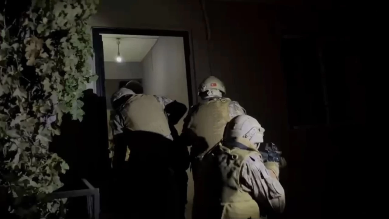 stanbul'da DEA operasyonu: 12 gzalt