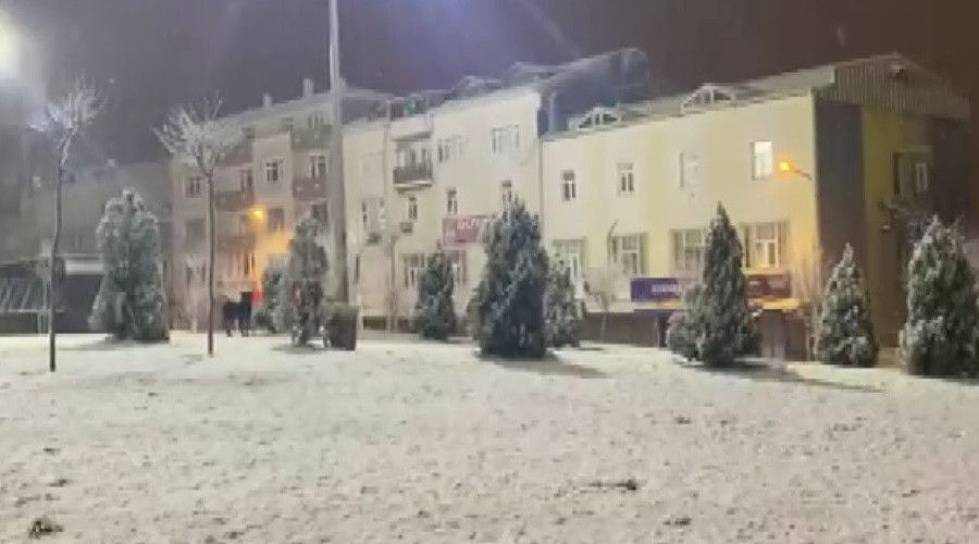 �stanbul'da kar etkili olmaya ba�lad�