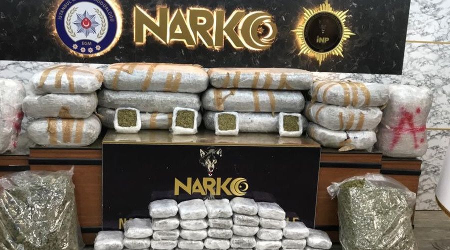 �stanbul'da minib�ste 190 kilogram Hint keneviri ele ge�irildi