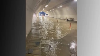 �stanbul'da sa�anak su bask�nlar�na neden oldu