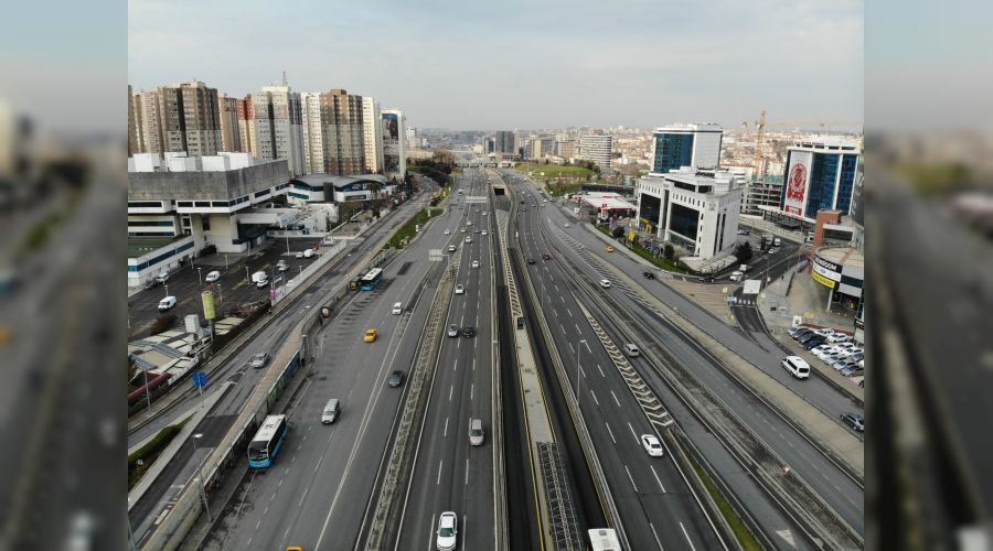 �stanbul'da yollar, k�s�tlama karar�yla bo� kald�