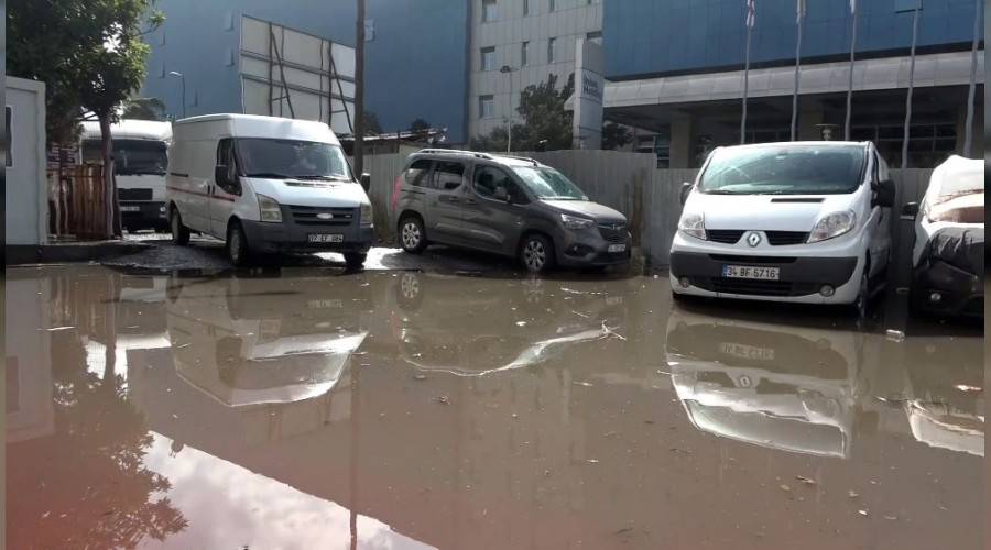 İstanbul'daki etkili yağış esnafı da vurdu