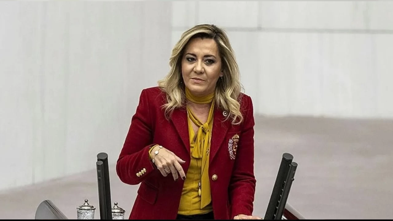 Y Parti'de bir istifa daha