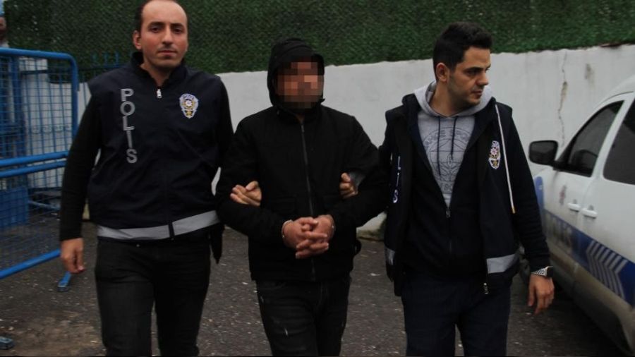 �zmir'de doktoru darbeden zanl� tutukland�