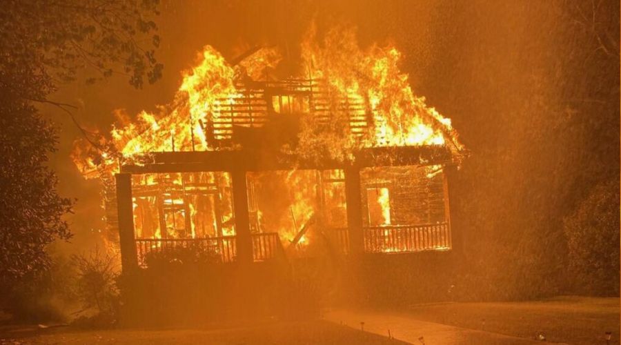 İzmir'de feci yangın: 2 ölü