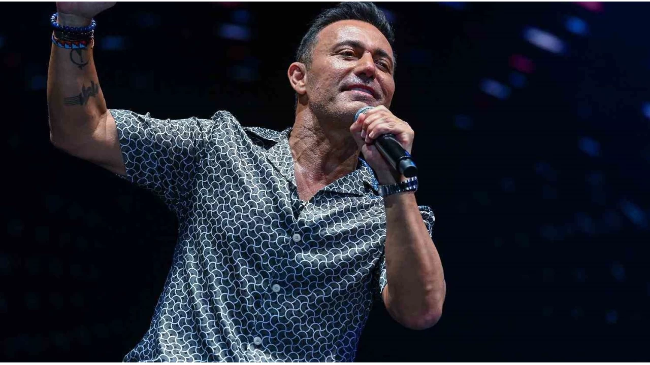 �zmir'de Mustafa Sandal co�kusu